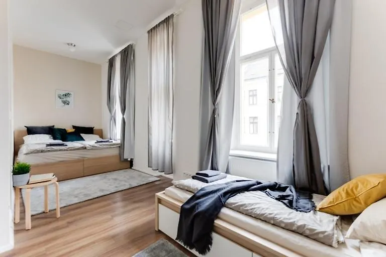 Big And Beautiful Apartment - S9 Prag 0*,  Tjekkiet
